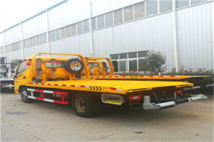 岳普湖附近拖车救援搭电